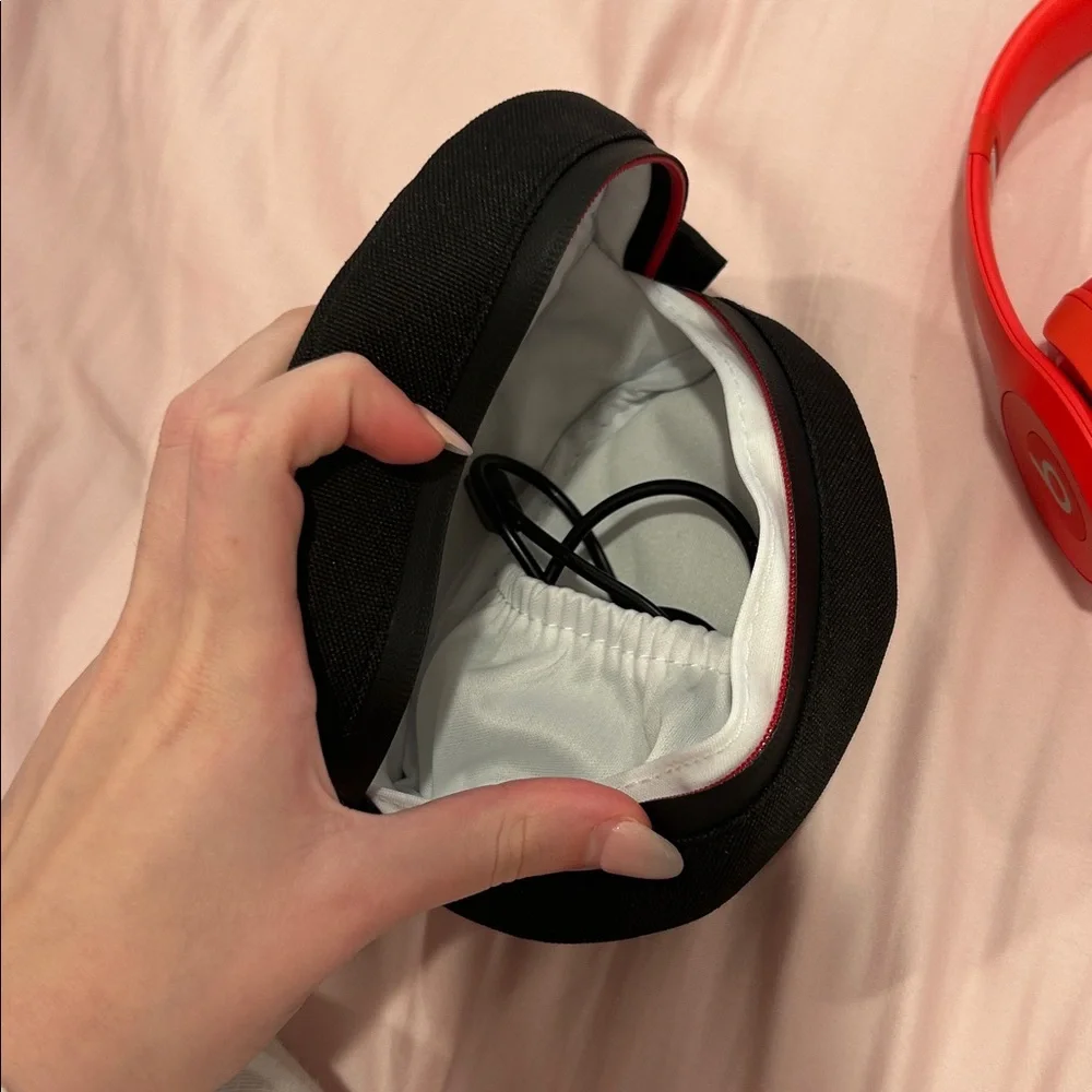 Beats solo 3 Headphones - Picture 2 of 4